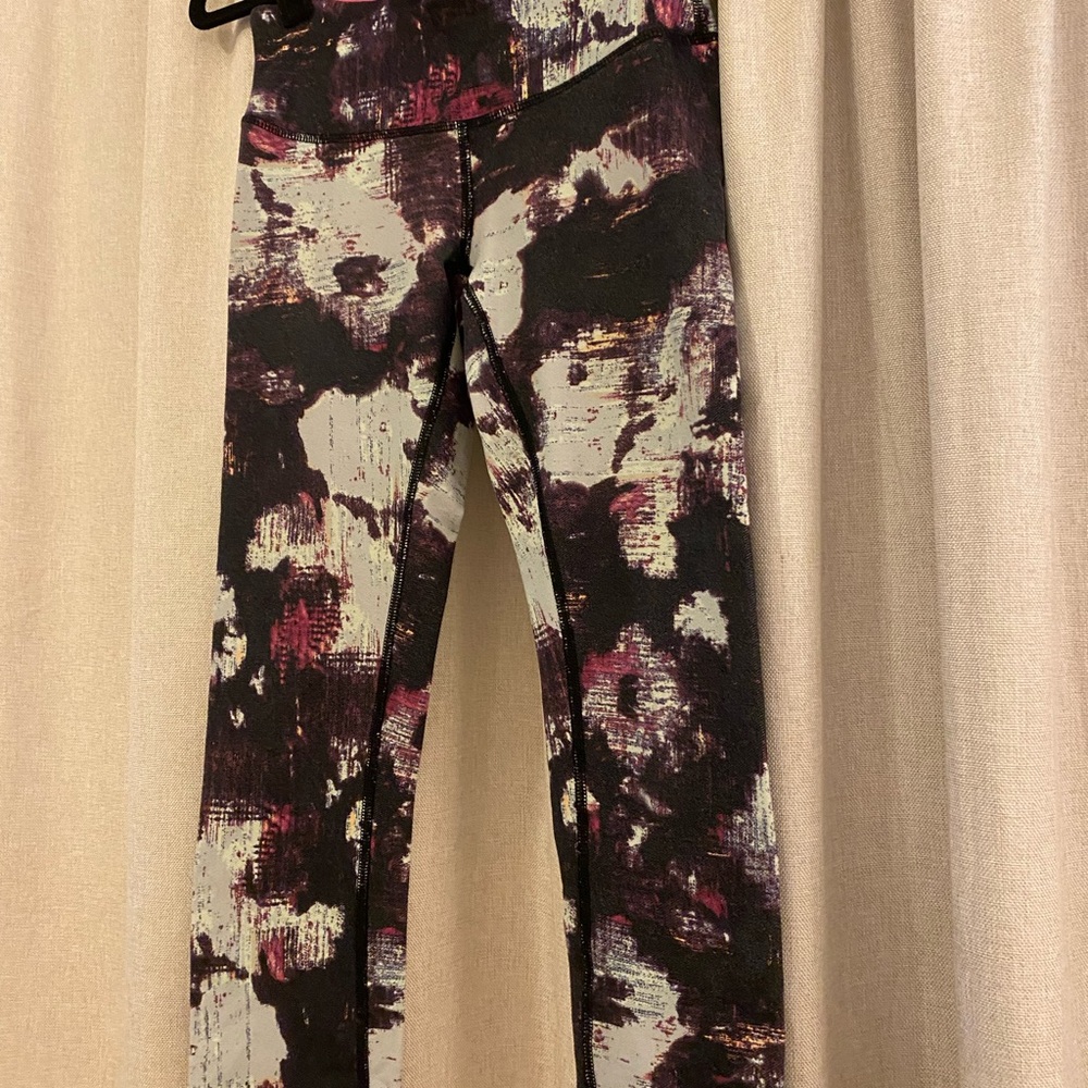 Lululemon Printed Capri Leggings, Size 6